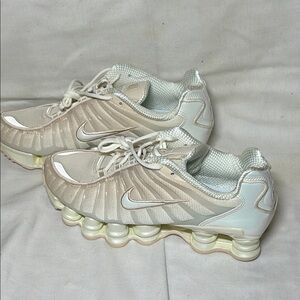 NWOB NIKE SHOX TL/ pearl white- particle pink Size 8 women’s